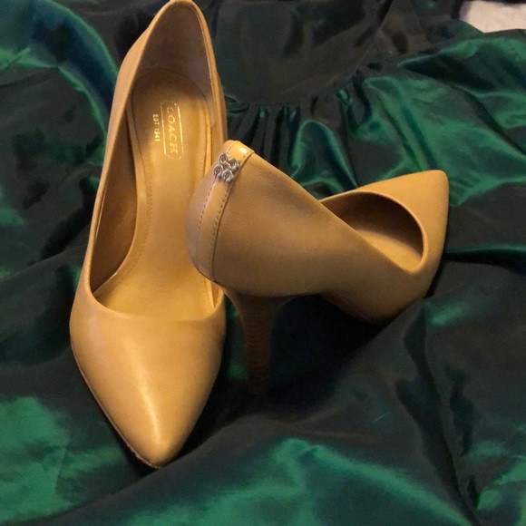 Shoes - Picture 4 of 4